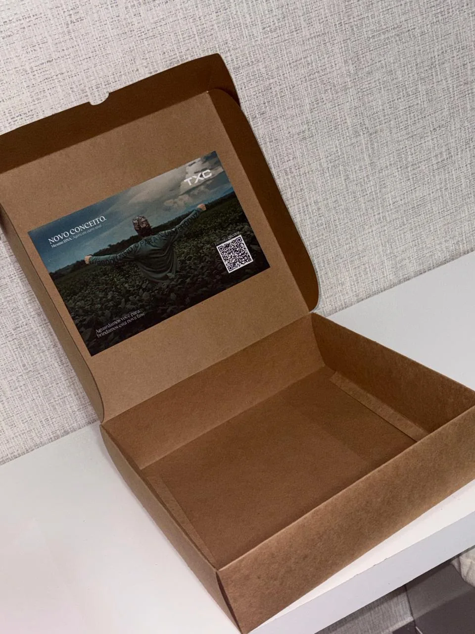 Caixa em papel kraft 300g produzida pela JP Embalagens